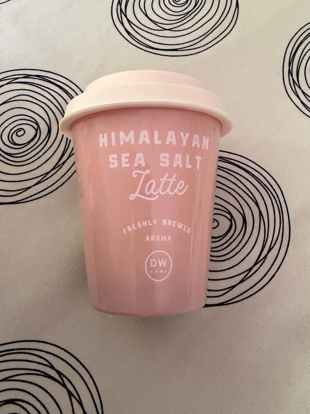 DW Home Himalayan Sea Salt Latte Candle with silicone lid - Pale Pink